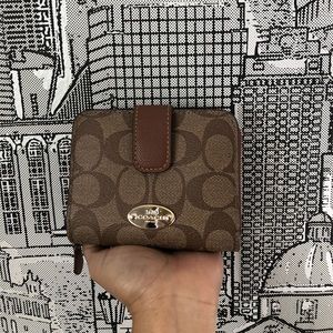 COACH Small Zip Around WALLET with coin holder💫